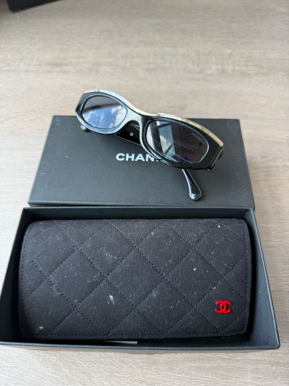 CHANEL Black Cat-Eye Sunglasses with Quilted Case - Picture 2 of 4
